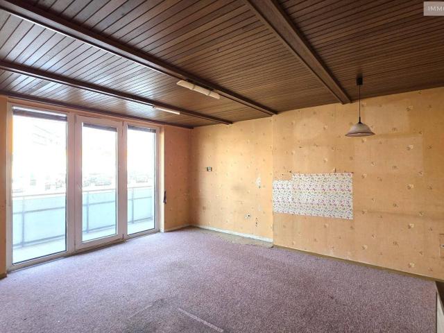 Sanierungsbedürftige 1+ Zimmer Wohnung mit großer Loggia in U 6 Nähe Hochparterre