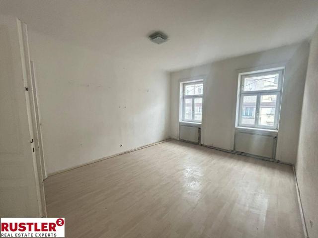 Sanierungsbedürftige 2 Zimmer Wohnung in super Lage!