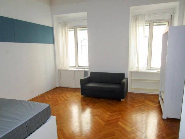 sanierungsbedürftige 3 Zimmer Altbau Wohnung Innenstadt!
