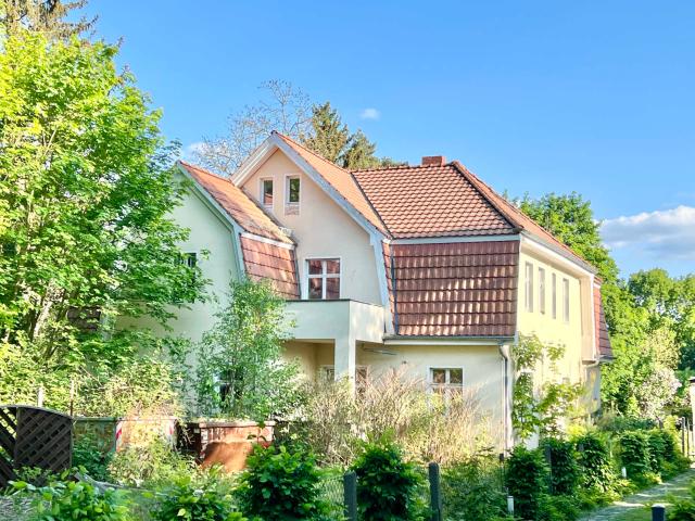 Sanierungsbedürftige Villa und oder zwei Wohnungen in Glienicke Nordbahn