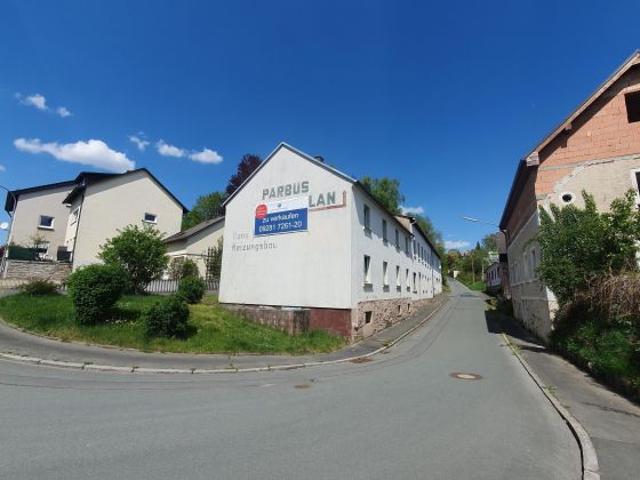 Sanierungsbedürftige Wohn / und Gewerbeimmobilie mit beidseitig angebautem Wohnhaus sofort verfügbar Potenzial für Ausbau als Werkstatt Lager und Dienstleistung