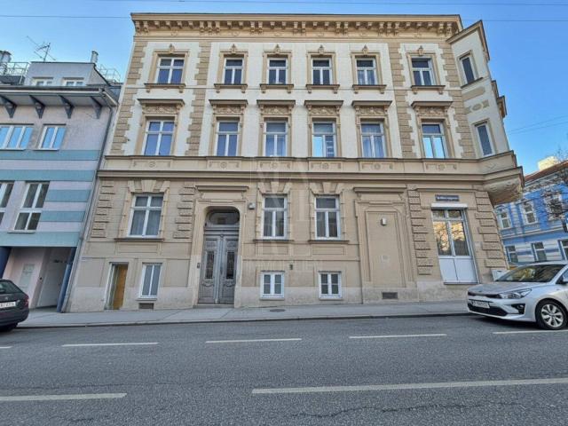 Sanierungsbedürftige Altbauwohnung mit Lager zentrales Gersthof