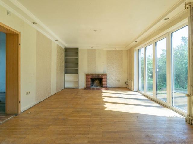 Sanierungsbedürftige Doppelhaushälfte in der Engländersiedlung von Düsseldorf Lohausen
