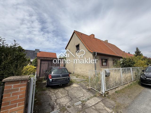 Sanierungsbedürftige Doppelhaushälfte zu verkaufen