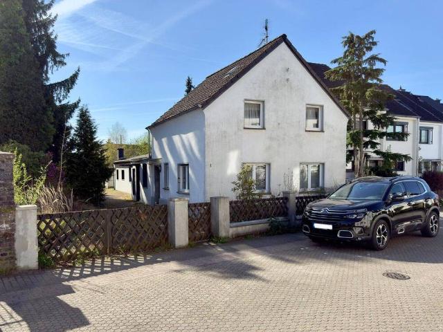 Sanierungsbedürftiger Altbau mit Einliegerwohnung zum Grundstückspreis!