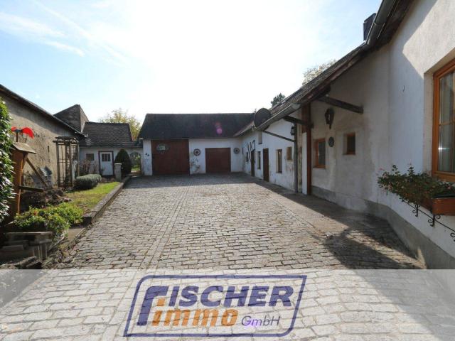 Sanierungsbedürftiges Bauernhaus zwei Wohneinheiten mit ruhigem Innenhof und Garten am Ende einer Sackgasse