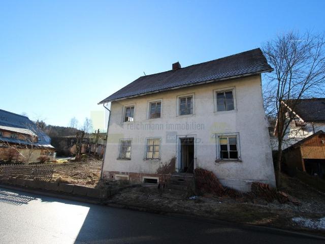 Sanierungsbedürftiges denkmalgeschütztes 1 2 Familienhaus in zentraler Lage von Lenzkirch!