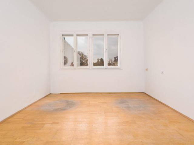 Sanierungsbedürftiges Ein / Zweifamilienhaus in Kerngebiet von Gänserndorf