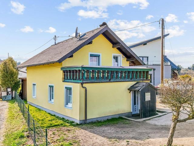 SANIERUNGSBEDÜRFTIGES EINFAMILIENHAUS MIT 3 GARAGENSTELLPLÄTZEN IN MUNDERFING