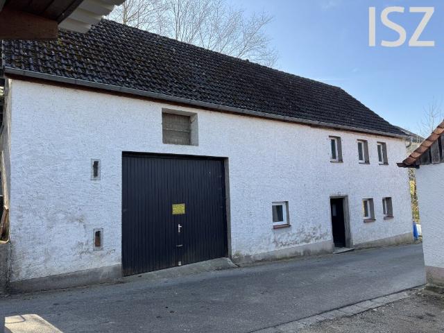 Sanierungsbedürftiges EFH mit Werkstatt und zusätzlichen Lagerräumen, Nebengebäude und Carport