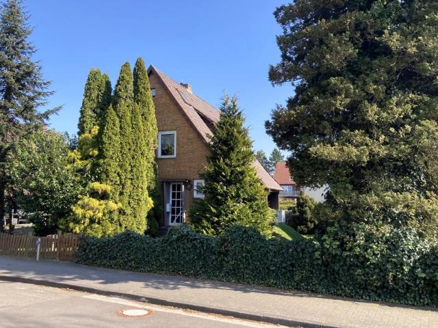 Sanierungsbedürftiges Einfamilienhaus mit Charme in guter Lage
