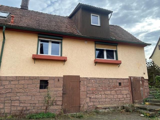 Sanierungsbedürftiges Einfamilienhaus mit Nebengebäude in Büdingen