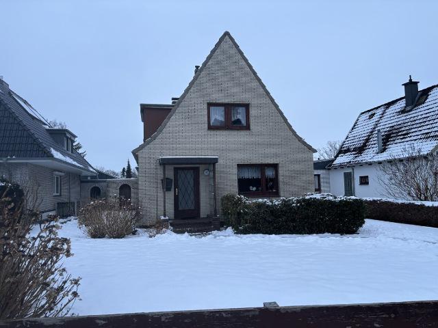 Sanierungsbedürftiges Einfamilienhaus in bester Lage in Tungendorf zu verkaufen!
