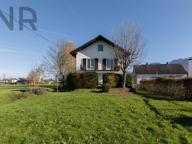 Sanierungsbedürftiges Einfamilienhaus in traumhafter, naturnaherLage am Bach