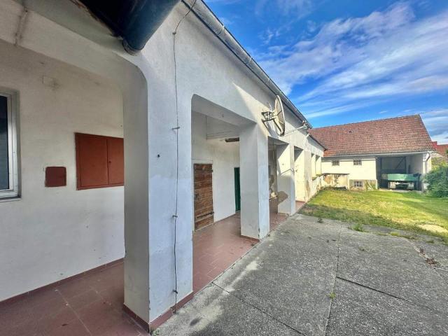 Sanierungsbedürftiges Landhaus in ruhiger Lage!