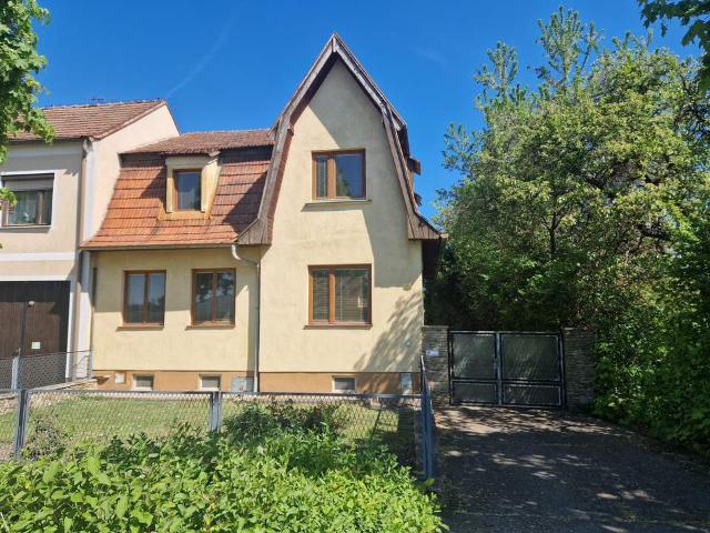 SANIERUNGSBEDÜRFTIGES LANDHAUS MIT TRAUMHAFTEM GARTEN SAMT ALTBAUMBESTAND IN ALLERBESTER WOHN UND ZENTRUMSLAGE VON KIRCHBERG AM WAGRAM