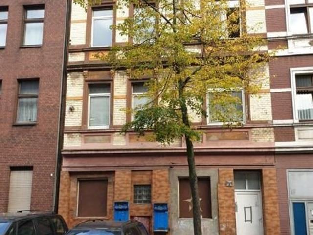 Sanierungsbedürftiges Mehrfamilienhaus in Duisburg zu verkaufen
