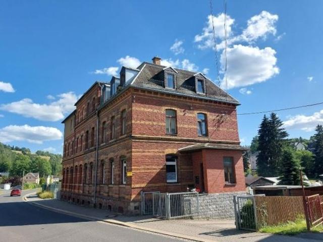 Sanierungsbedürftiges Mehrfamilienhaus mit 3 Wohneinheiten in Klingenthal!