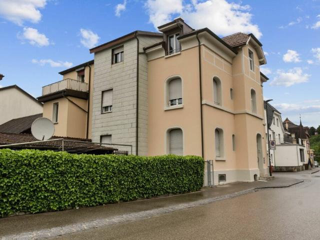 Sanierungsbedürftiges Mehrfamilienhaus mit verschiedenen Nutzungsmöglichkeiten