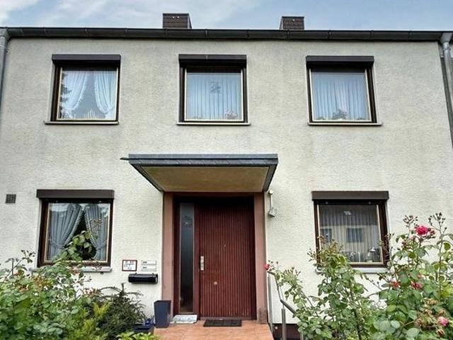 Sanierungsbedürftiges Reihenhaus am Mittellandkanal