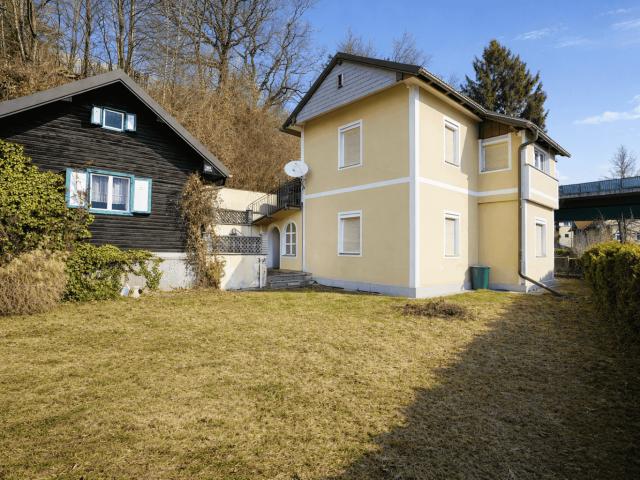 Sanierungsbedürftiges Zweifamilienhaus mit Garten in Warmbad