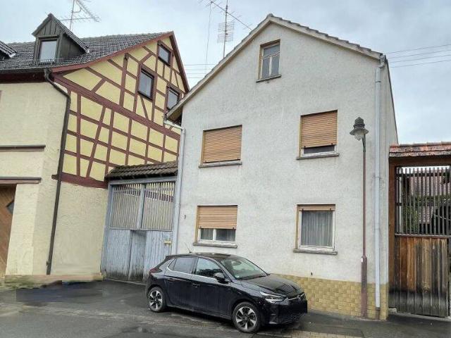 Sanierungsobjekt mit viel Platz Wohnhaus & Scheune in Karbach