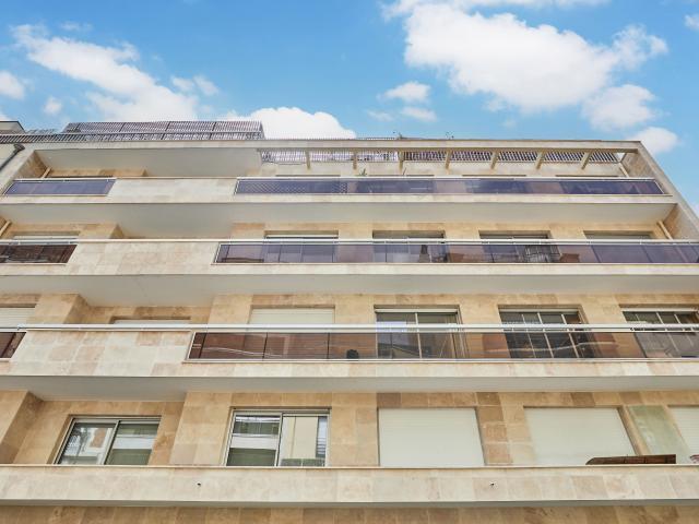 Sanoa 3 bedrooms and balcony in Muette / Passy