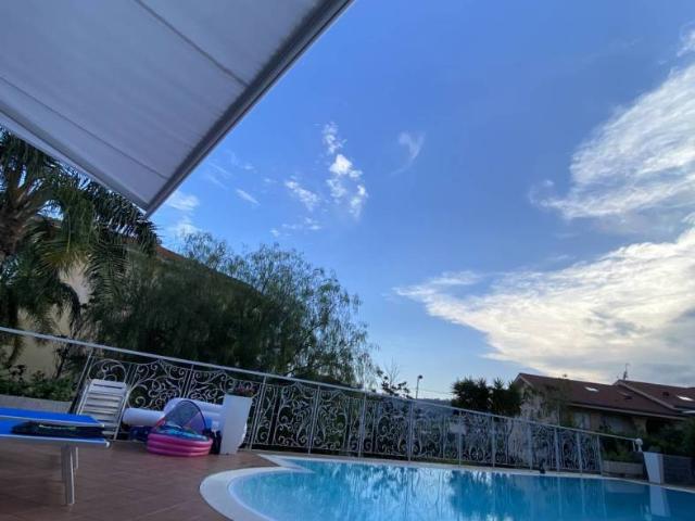 SANREMO VILLA SOLARO CON PISCINA A SFIORO