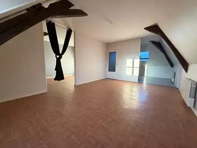 Sablé sur Sarthe 72300 Location appartement 2 pièces t2 au dernier étage