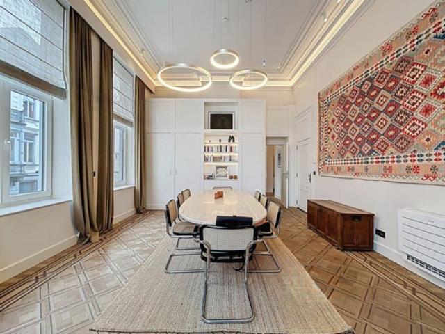 Sablon: Stunning brand new 3 bedroom apartment
