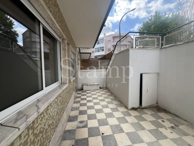 Sacavém Apartamento T3 Remodelado Raiz Logradouro Privado 14m2