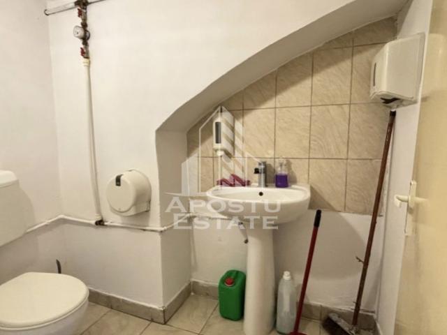 SAD cu 3 camere + spatiu comercial la demisol