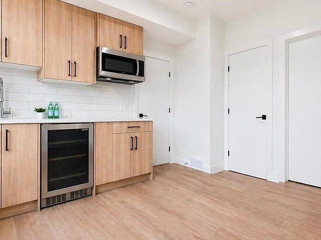 Saddle Peace 4 Bed + 3.5 Bath Single Garage Townhouse
