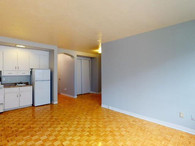 Sadler's Court Apartments 1 Bedroom Apartment for Rent at 67 Cartier St, Ottawa, ON K2P 1J6 Centretown