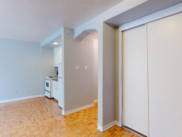 Sadler's Court Apartments Studio Apartment for Rent at 67 Cartier St, Ottawa, ON K2P 1J6 Centretown