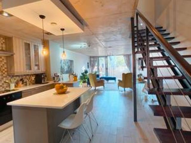 safe and central 3 bedroom duplex to.