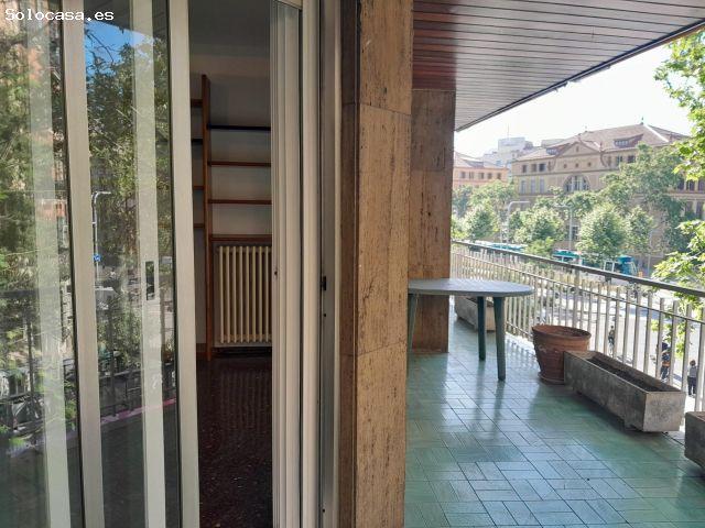 Sagrada Familia Piso de 4 habitaciones, 2 baños, aseo y tza