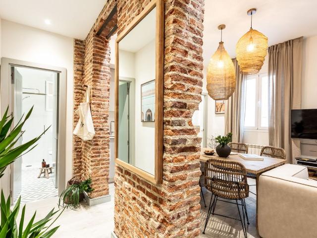 Saharan Inspired 2 Bedroom Luxury Home in Castellana with Dedicated Workstation, Madrid Amsterdam Apartments for Rent