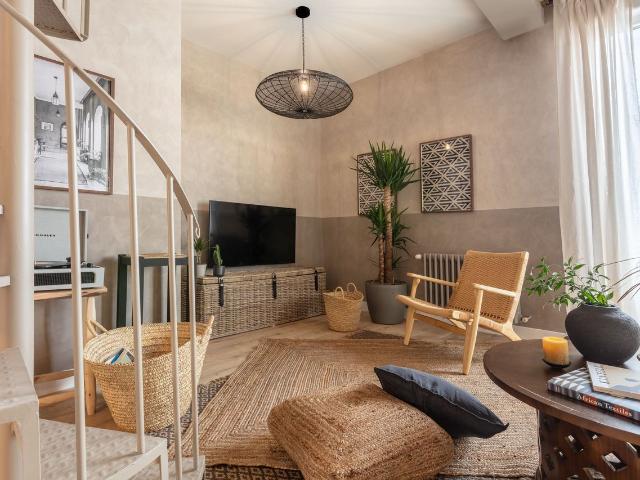 Saharan Inspired 3 Bedroom Apartment with Terrace and Private Workspace in Almagro, Madrid Amsterdam Apartments for Rent
