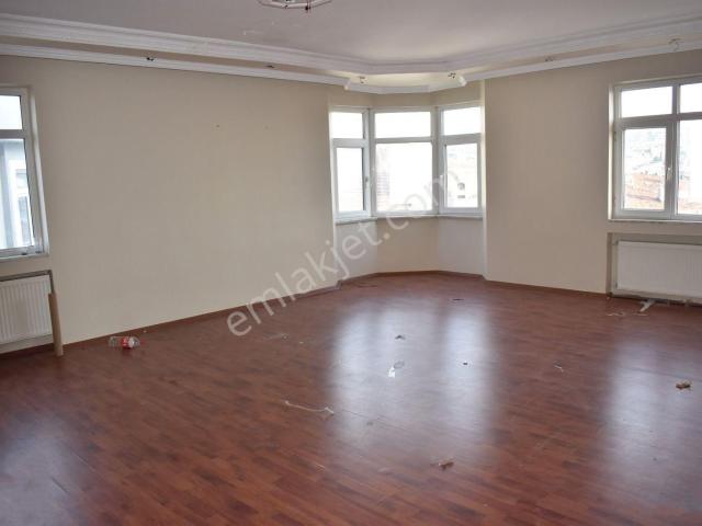Sahibinden Otoparklı Sitede, 5+2, Deniz Manzaralı Çatı Dubleks Daire Satılık