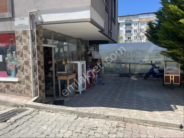 Sahibinden Atatürk Okulunda Dükkan