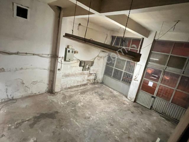 Sahibinden Ataşehir'de Kiralık Depo/160m2/düz Ayak/araç Giriyor/metro Yanı/