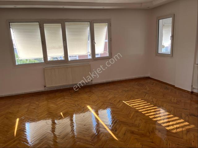 Sahibinden Denize Yakın Karşıyaka’da Ferah Kiralık Daire