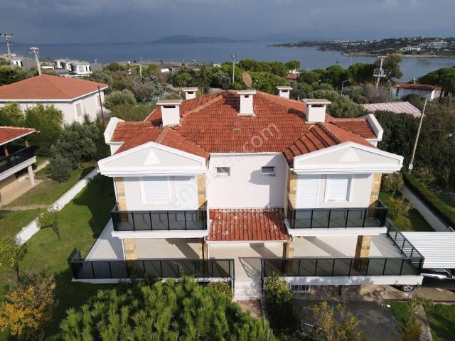 Sahibinden Çeşme Cumhuriyet Mahallesinde Masrafsız Villa