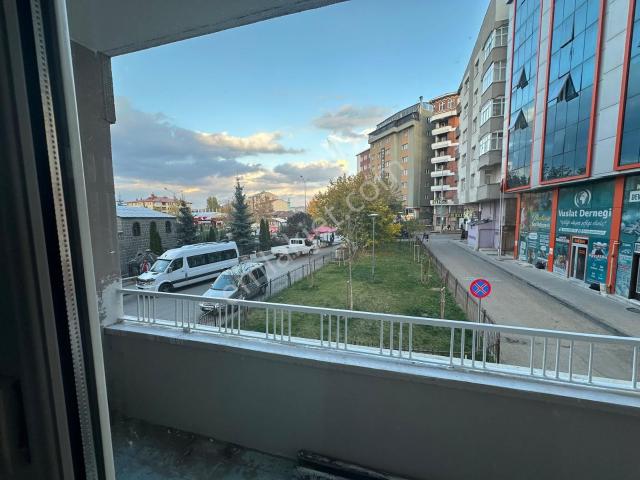 Sahibinden Şehir Merkezinde İlk Sahibinden İçi Full Yapılı Ev