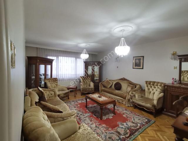 Sahibinden Erzurum Merkez, Emliyet Sokak Caddeye Yürüyerek ~4 Dk Yakınlıkta Satılık 3+1 Daire