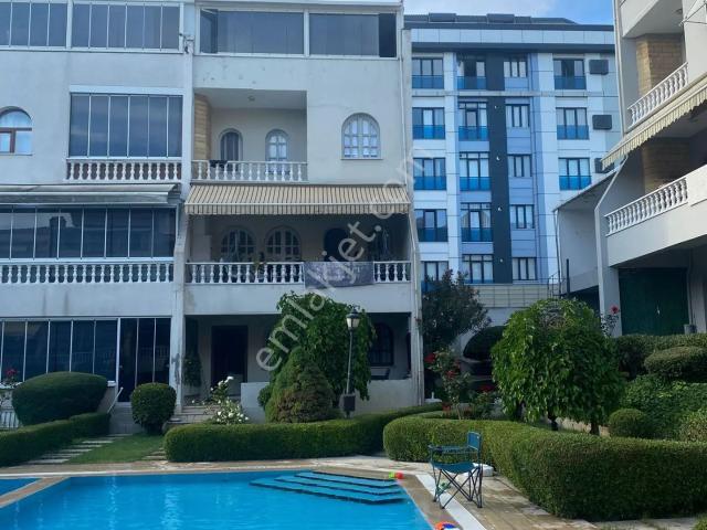 Sahibinden Gürpınarda Site İçerisinde Havuzlu Villa