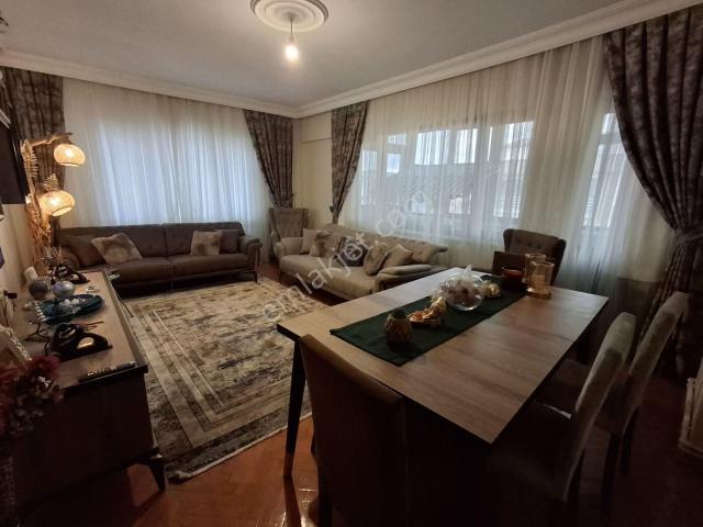 Sahibinden İsmetpaşa'da Ana Cadde Üzeri 3+1 Deniz Manzaralı 130 M2 Daire