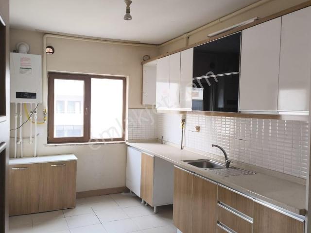 Sahibinden Hastane Karşısı, Deniz Manzaralı, Sağlam Ve Yapılı 3+1 Kiralık Daire