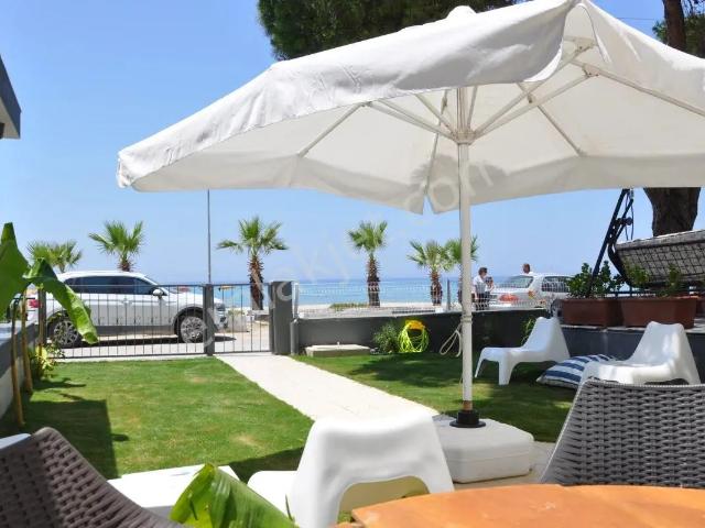Sahibinden Kuşadası Davutlar'da Denize Sıfır Müstakil Villa Yazlık